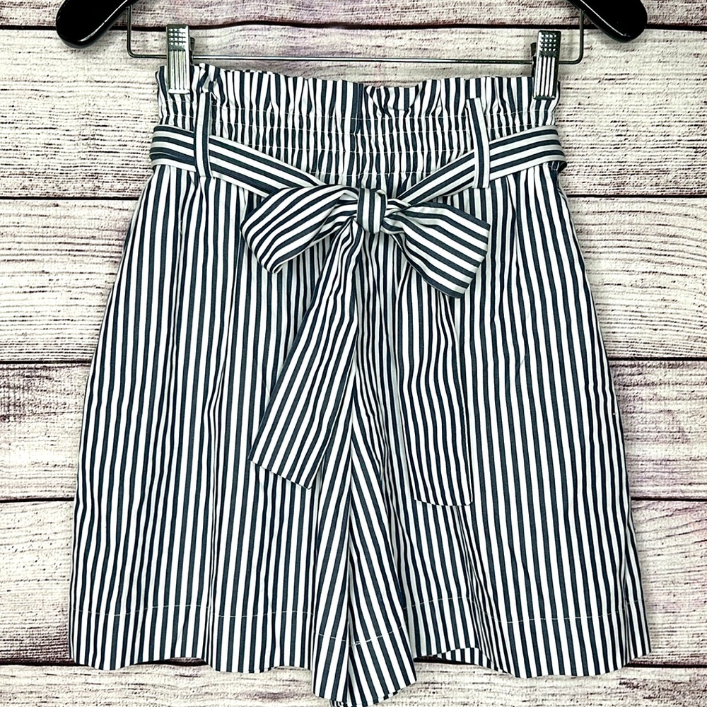 Michael Kors Navy Stripe Paper Bag Shorts NWOT Size 6 - Picture 4 of 12